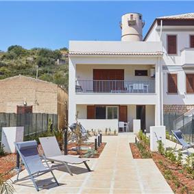 3 bedroom seaside apartments in Sicily, sleeps 6